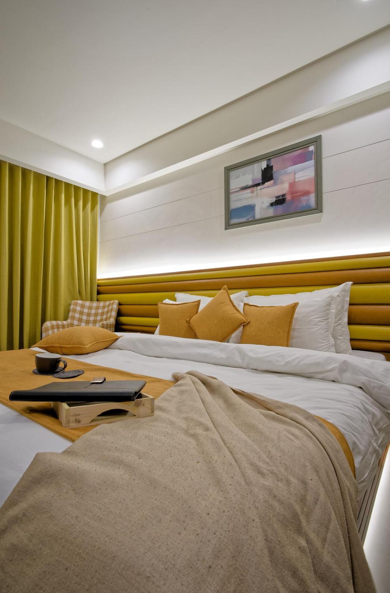 Hotel Lake Point อาเมดาบัด ภายนอก รูปภาพ