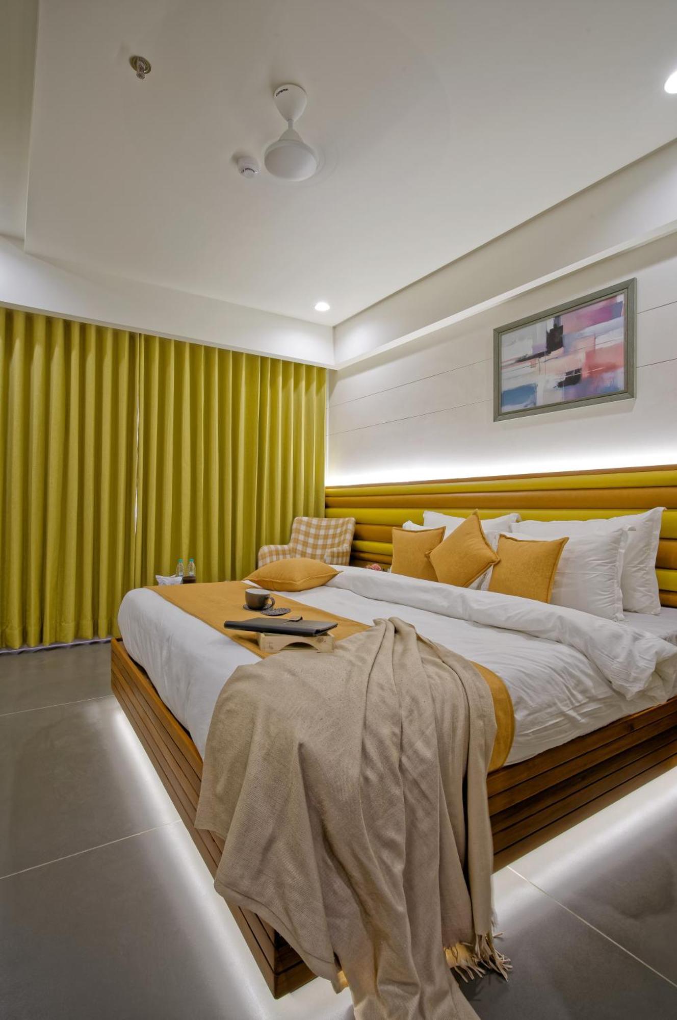 Hotel Lake Point อาเมดาบัด ภายนอก รูปภาพ
