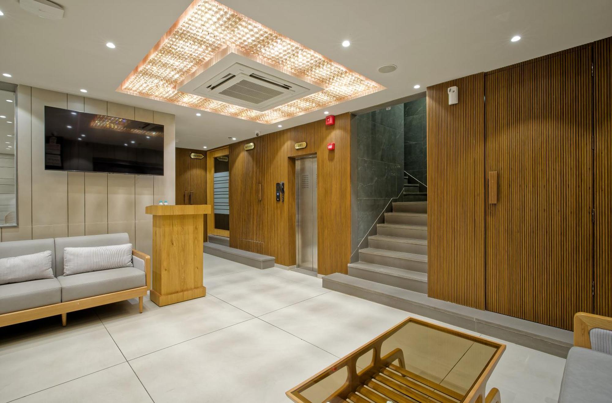 Hotel Lake Point อาเมดาบัด ภายนอก รูปภาพ