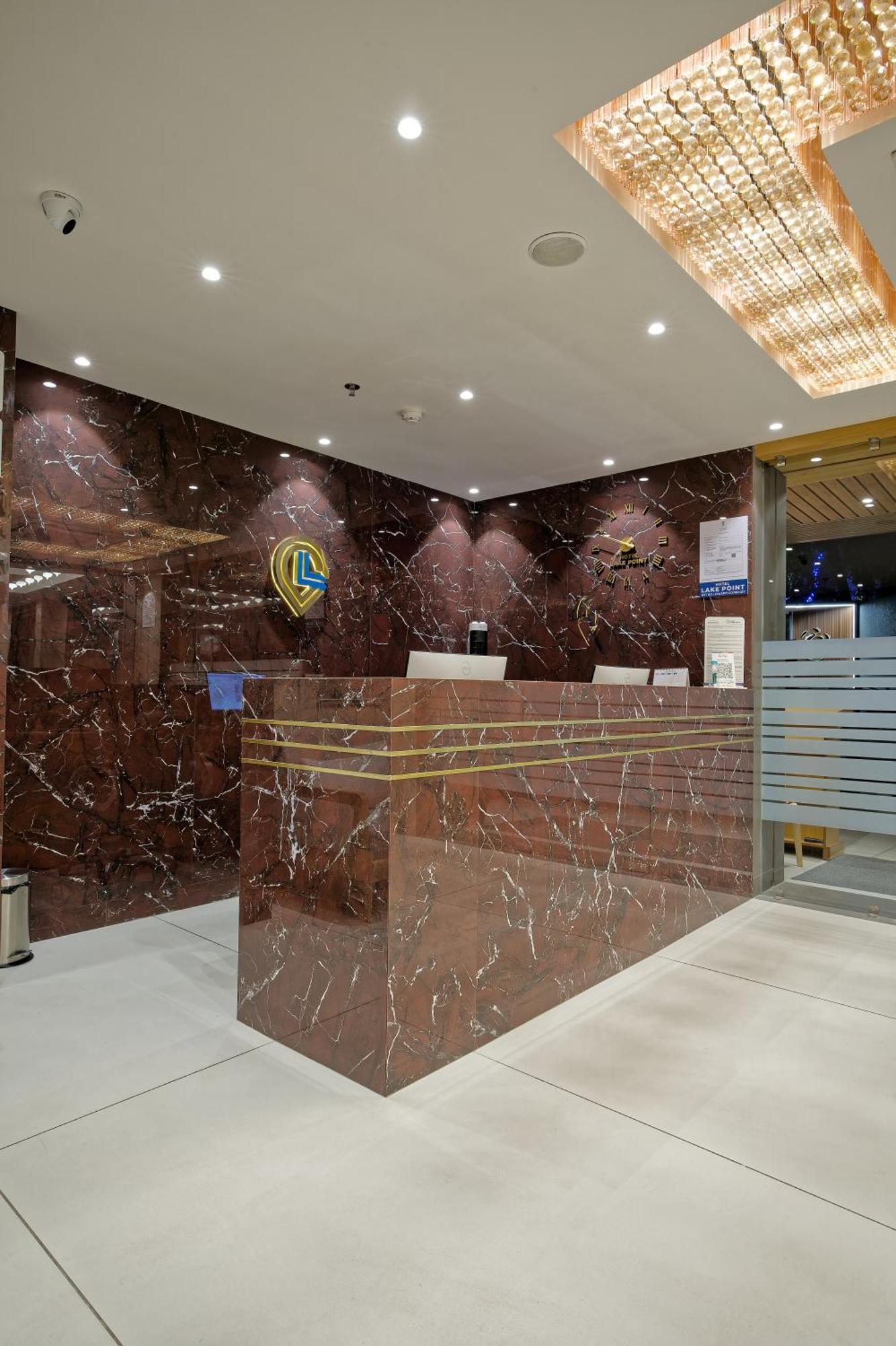 Hotel Lake Point อาเมดาบัด ภายนอก รูปภาพ