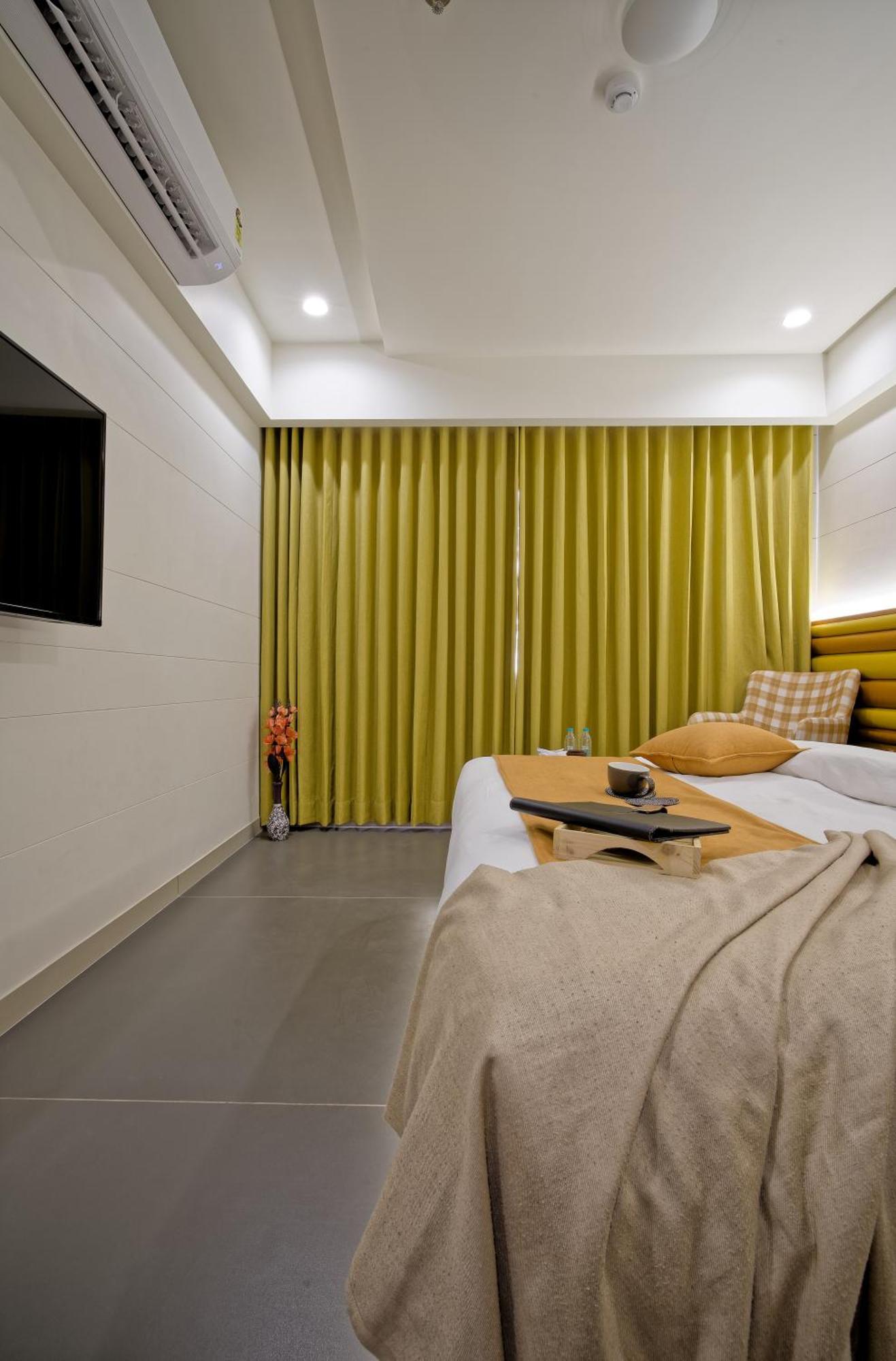 Hotel Lake Point อาเมดาบัด ภายนอก รูปภาพ
